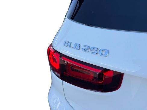 Used 2021 Mercedes-Benz GLB 250 w/ Premium Package image 10