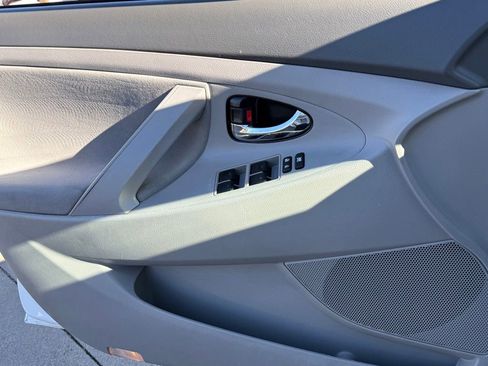 Used 2010 Toyota Camry image 27