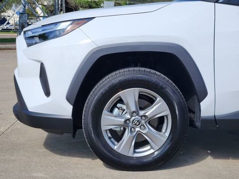 Used 2025 Toyota RAV4 XLE w/ Convenience Package image 5