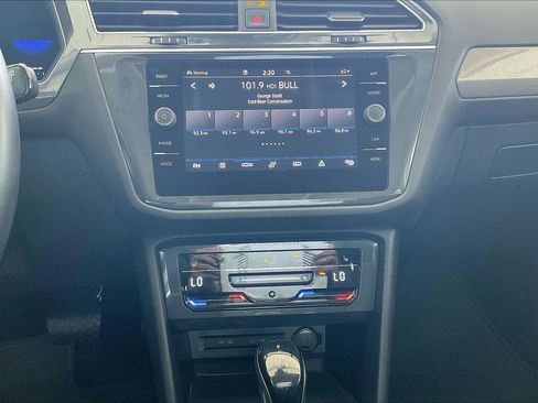 Used 2022 Volkswagen Tiguan SE AWD/4WD image 9
