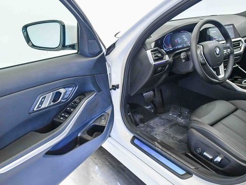 Certified 2022 BMW 330i Sedan w/ Convenience Package image 20