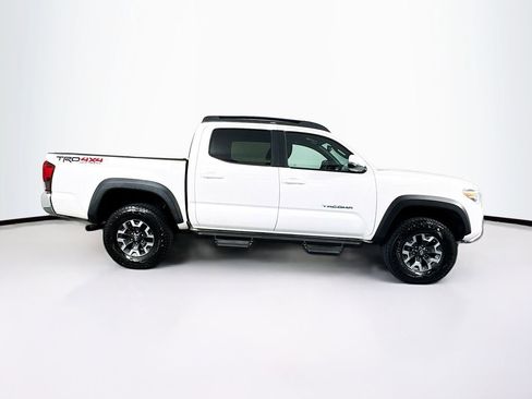 Used 2018 Toyota Tacoma TRD Off-Road image 11