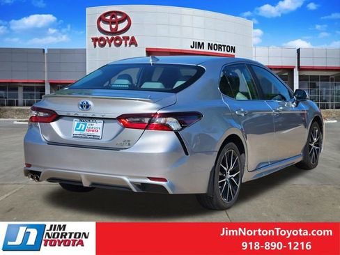 Used 2024 Toyota Camry SE FWD image 5