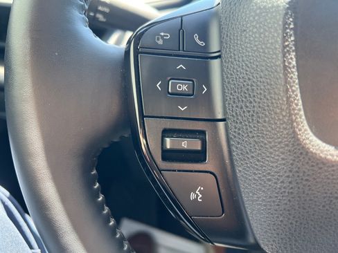 Used 2024 Toyota Prius XLE FWD image 26