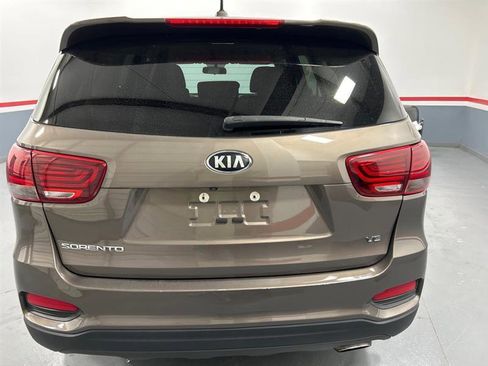 Used 2019 Kia Sorento FWD V6 image 5