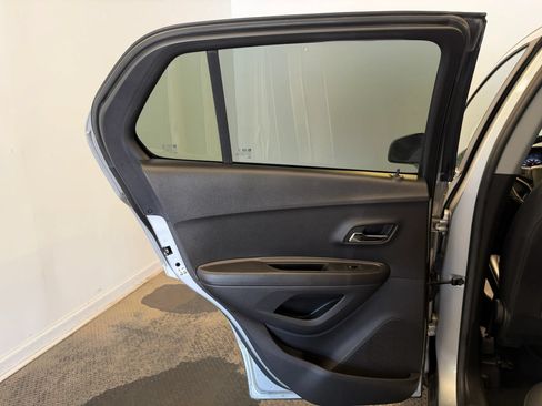 Used 2019 Chevrolet Trax LT w/ LT Convenience Package FWD image 24