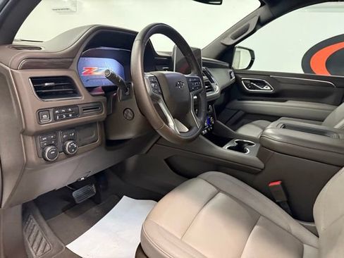 Used 2024 Chevrolet Tahoe Z71 w/ Luxury Package AWD/4WD image 12