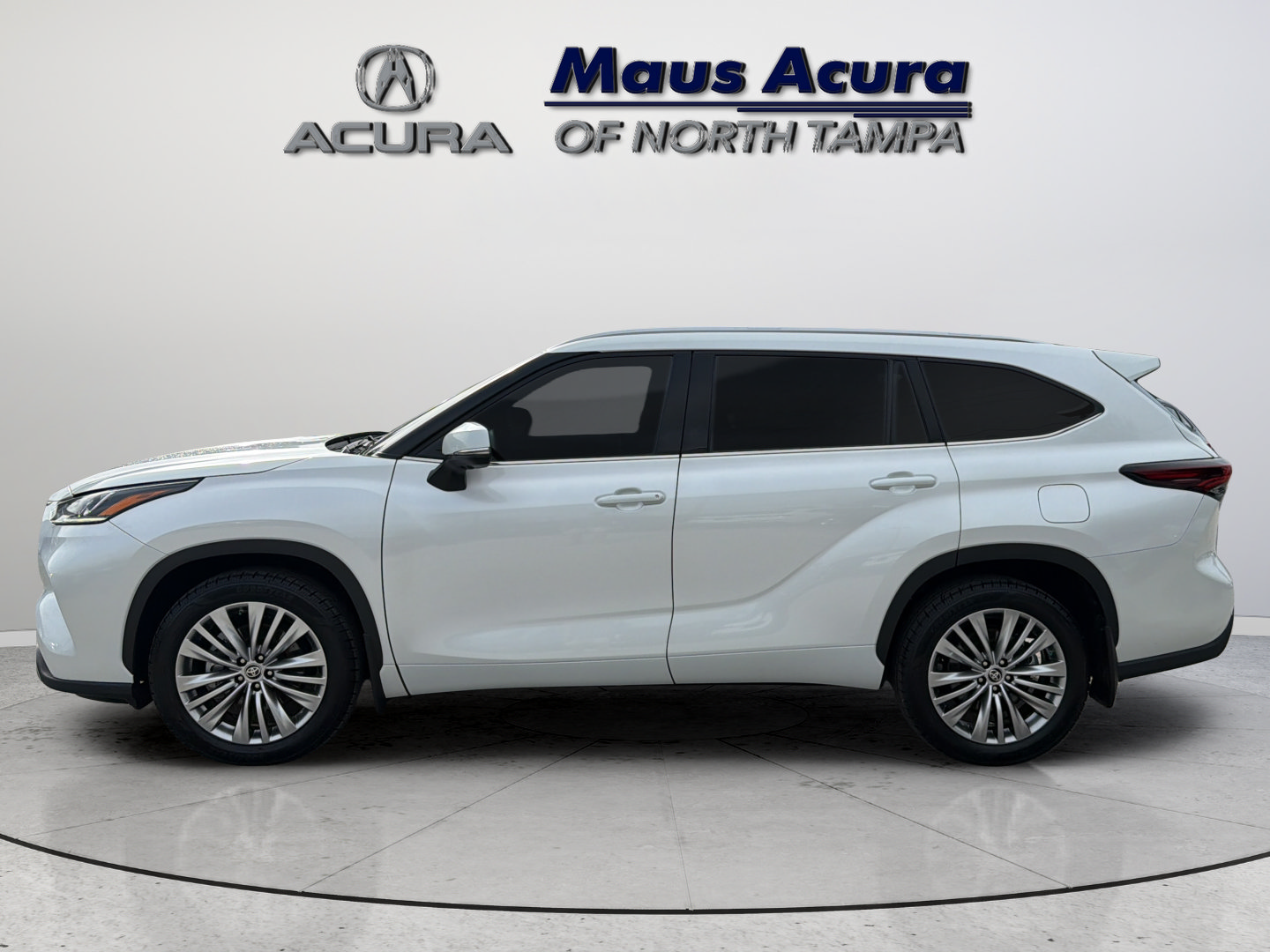 Used 2024 Toyota Highlander Platinum FWD image 6