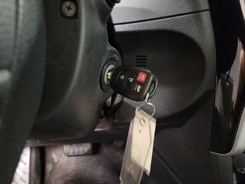 Used 2017 Toyota Corolla LE FWD image 17