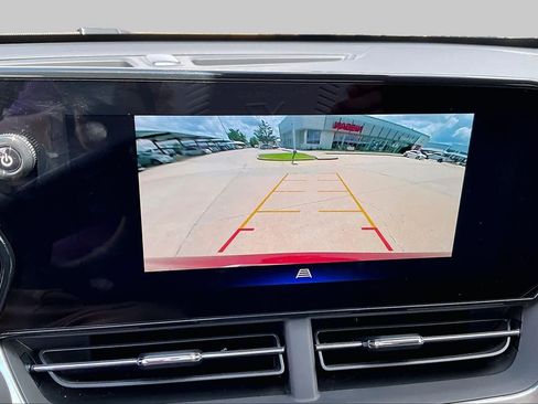Used 2025 Chevrolet Trax LT FWD image 22