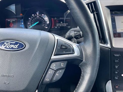 Used 2018 Ford Edge Titanium w/ Technology Package FWD image 19
