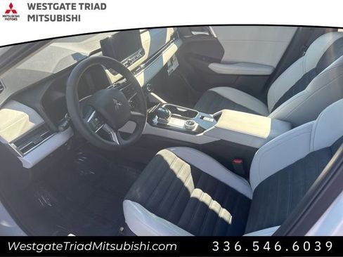 New 2026 Mitsubishi Outlander SE FWD image 6