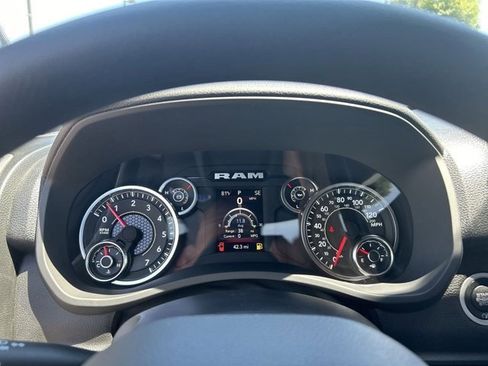 Used 2024 RAM 2500 Tradesman w/ Chrome Appearance Group image 25