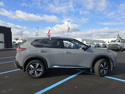 Used 2023 Nissan Rogue SL w/ SL Premium Package image 17