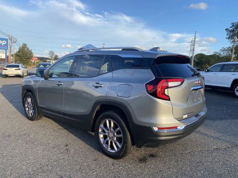 Used 2024 GMC Terrain SLT image 7