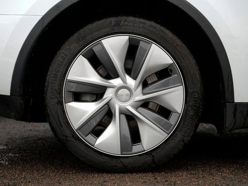 Used 2023 Tesla Model Y Long Range image 11