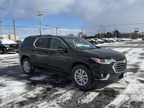 Used 2019 Chevrolet Traverse LT image 2