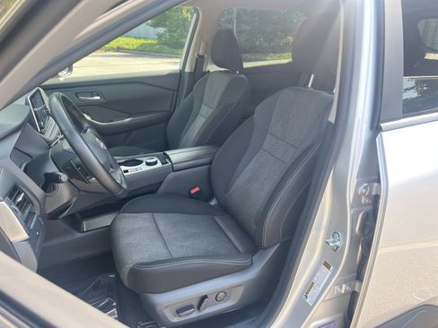 Used 2025 Nissan Rogue SV AWD/4WD image 15
