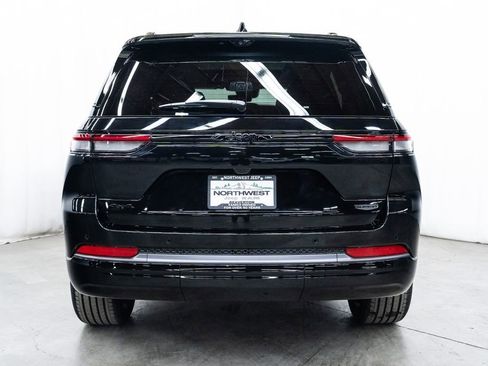 New 2026 Jeep Grand Cherokee Summit image 5