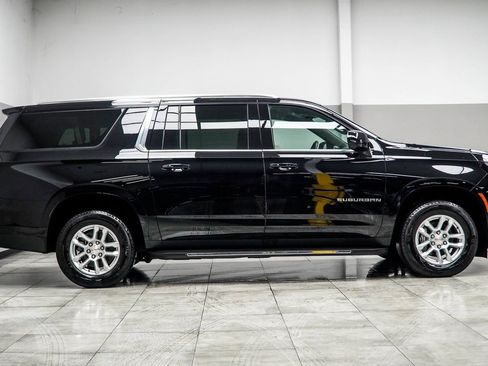 Used 2025 Chevrolet Suburban LT AWD/4WD image 7