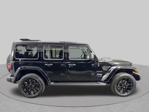 Used 2022 Jeep Wrangler Unlimited Sahara w/ Cold Weather Group AWD/4WD image 37