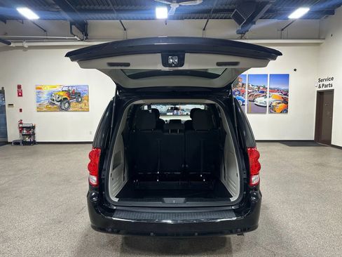 Used 2018 Dodge Grand Caravan SE w/ UConnect Hands-Free Group image 21