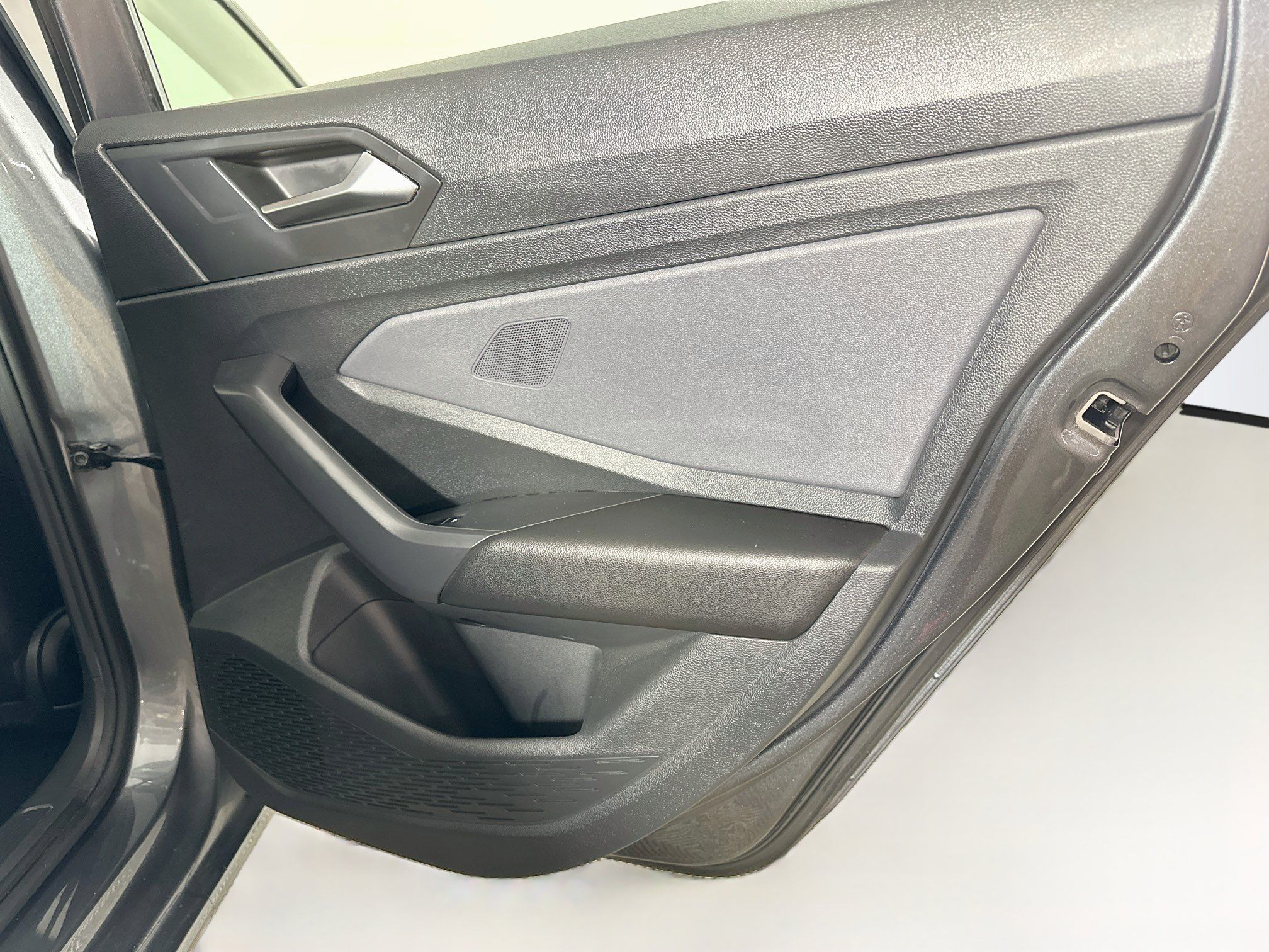 Used 2025 Volkswagen Jetta SE FWD image 28