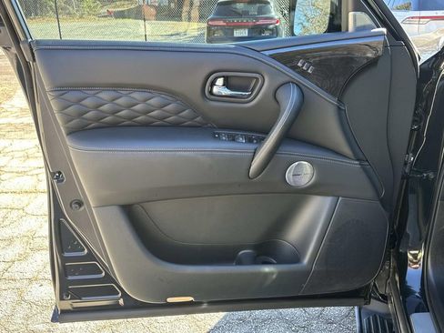 Used 2024 INFINITI QX80 Sensory image 10