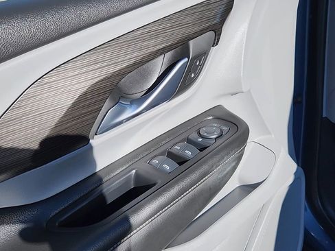 Used 2024 GMC Terrain SLE image 7