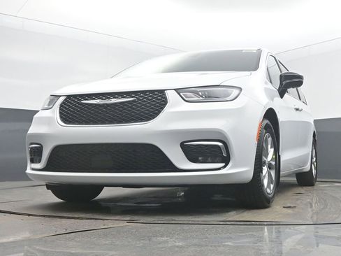 New 2026 Chrysler Pacifica Limited image 46