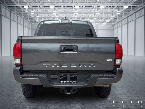 Used 2022 Toyota Tacoma SR5 RWD image 4