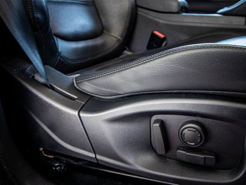 Used 2018 Jaguar E-PACE SE image 43