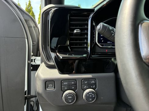 Used 2023 Chevrolet Silverado 1500 ZR2 image 29