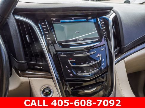 Used 2018 Cadillac Escalade Luxury RWD image 37