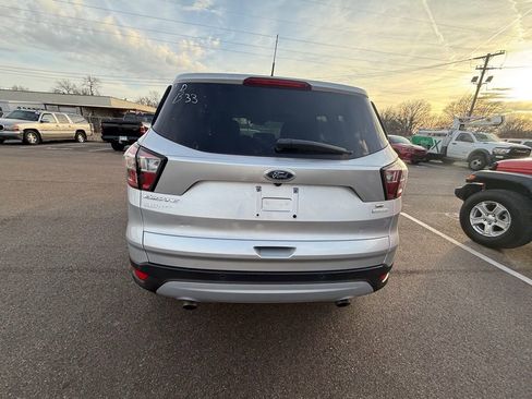 Used 2017 Ford Escape SE w/ Equipment Group 201A image 5