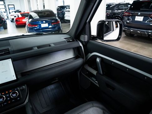 Used 2023 Land Rover Defender 130 X-Dynamic SE image 11