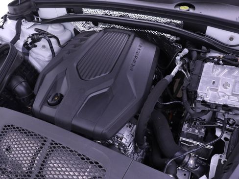 Used 2025 Porsche Macan image 24