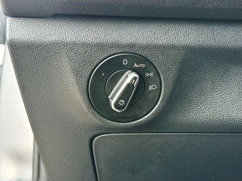 Used 2024 Volkswagen Jetta SE image 34