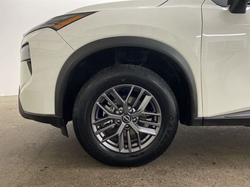 Used 2024 Nissan Rogue S AWD/4WD image 10