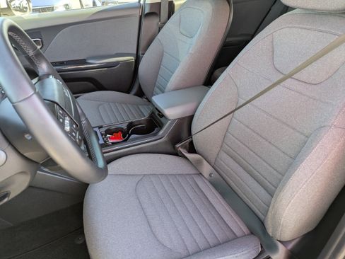 Certified 2025 Kia K4 EX image 25