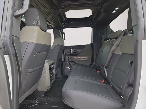 Used 2025 GMC Hummer EV 2X w/ LPO, Sport Package AWD/4WD image 16