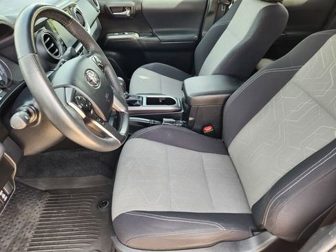 Used 2022 Toyota Tacoma TRD Off-Road w/ Technology Package AWD/4WD image 13