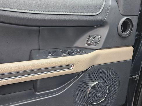 Used 2024 Ford Expedition XLT image 18