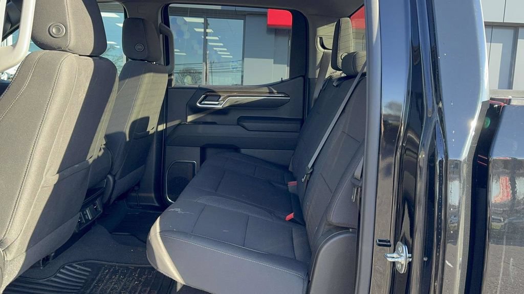 Used 2025 Chevrolet Silverado 1500 LT AWD/4WD image 13