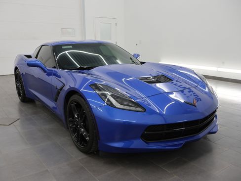 Used 2019 Chevrolet Corvette Stingray Coupe w/ Carbon Flash Badge Package RWD image 2