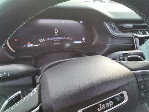 Used 2023 Jeep Grand Cherokee L Laredo image 26