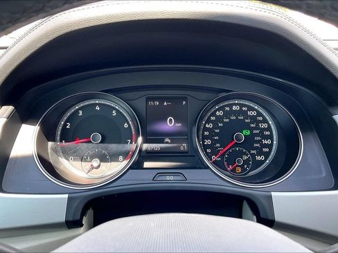 Used 2021 Volkswagen Atlas SE w/ Panoramic Sunroof Package FWD image 12
