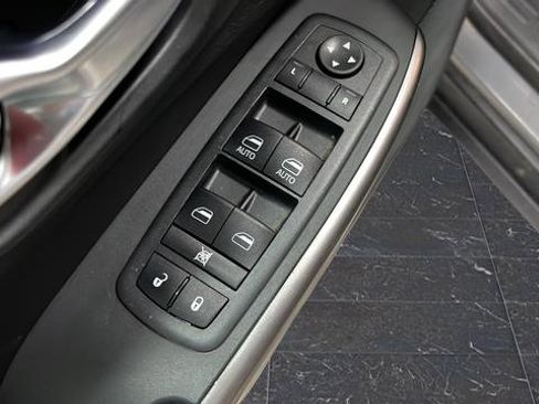 Used 2021 Jeep Cherokee Limited AWD/4WD image 24
