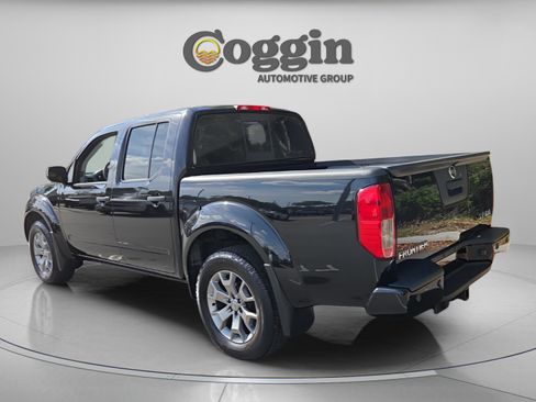 Used 2021 Nissan Frontier SV image 3