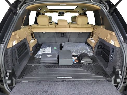 New 2025 Land Rover Range Rover Long Wheelbase SE image 29
